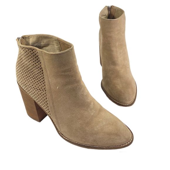 Steve Madden Rumble Bootie Size 9 Perforated Suede back Zip Size Women's Tan - Picture 2 of 11
